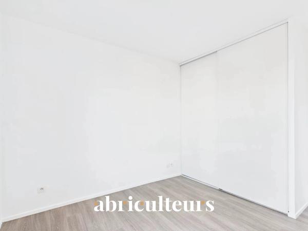 Appartement T3 Traversant Est/Ouest Très jolie Vue Résidence de standing à Survilliers