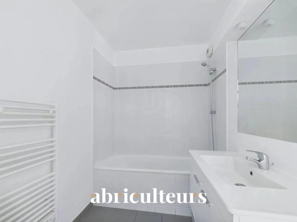 Appartement T3 Traversant Est/Ouest Très jolie Vue Résidence de standing à Survilliers