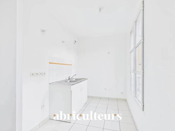 Appartement T3 Traversant Est/Ouest Très jolie Vue Résidence de standing à Survilliers