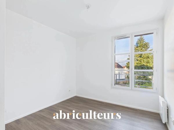 Appartement T3 Traversant Est/Ouest Très jolie Vue Résidence de standing à Survilliers