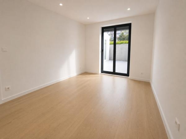 Appartement 4 pièces avec terrasse et jardin privatif