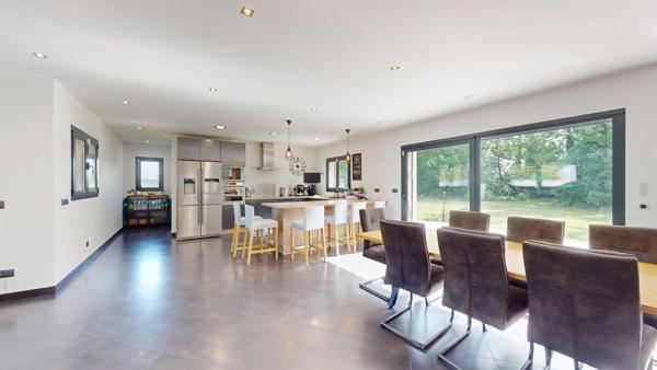 Location                                                      Maison
                        
                     6 pièces                      260 m2                     à Chevry-Cossigny
