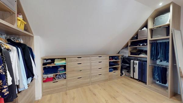 Location                                                      Maison
                        
                     6 pièces                      260 m2                     à Chevry-Cossigny