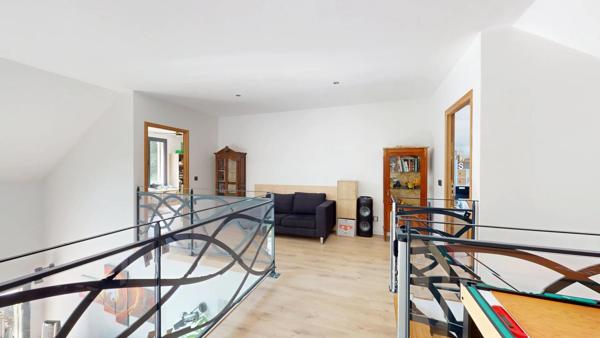 Location                                                      Maison
                        
                     6 pièces                      260 m2                     à Chevry-Cossigny