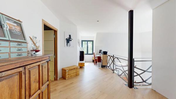 Location                                                      Maison
                        
                     6 pièces                      260 m2                     à Chevry-Cossigny