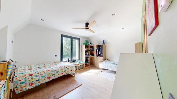 Location                                                      Maison
                        
                     6 pièces                      260 m2                     à Chevry-Cossigny