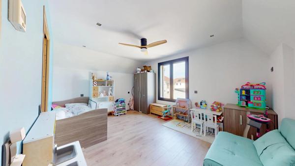 Location                                                      Maison
                        
                     6 pièces                      260 m2                     à Chevry-Cossigny