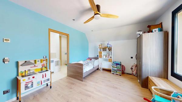 Location                                                      Maison
                        
                     6 pièces                      260 m2                     à Chevry-Cossigny