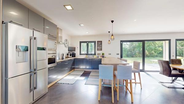 Location                                                      Maison
                        
                     6 pièces                      260 m2                     à Chevry-Cossigny