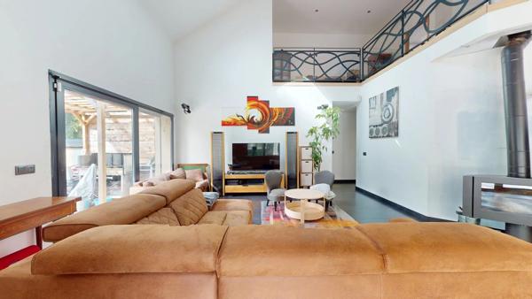 Location                                                      Maison
                        
                     6 pièces                      260 m2                     à Chevry-Cossigny