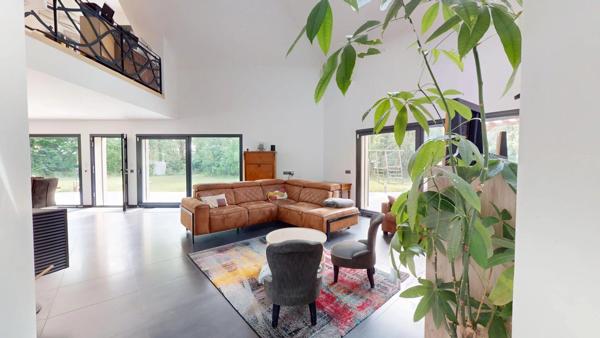 Location                                                      Maison
                        
                     6 pièces                      260 m2                     à Chevry-Cossigny