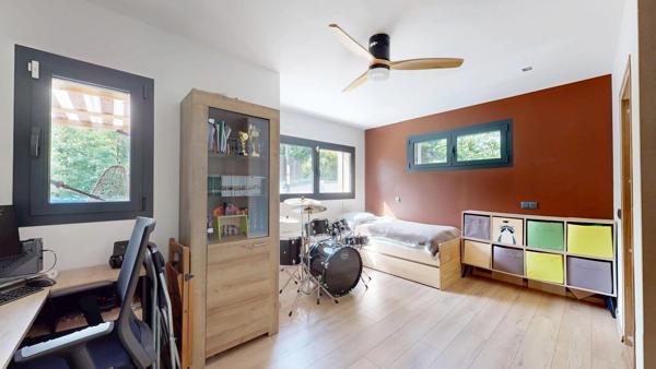 Location                                                      Maison
                        
                     6 pièces                      260 m2                     à Chevry-Cossigny