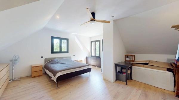 Location                                                      Maison
                        
                     6 pièces                      260 m2                     à Chevry-Cossigny