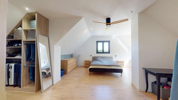 Location                                                      Maison
                        
                     6 pièces                      260 m2                     à Chevry-Cossigny