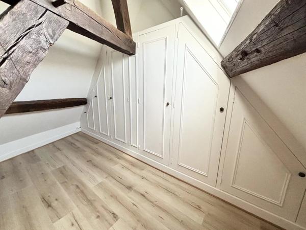 Location                                                      Appartement
                        
                     2 pièces                      44 m2                     à Houdan