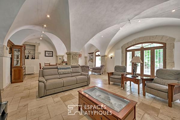 Mas de Caractère rénové sur domaine privé de 3,9 hectares