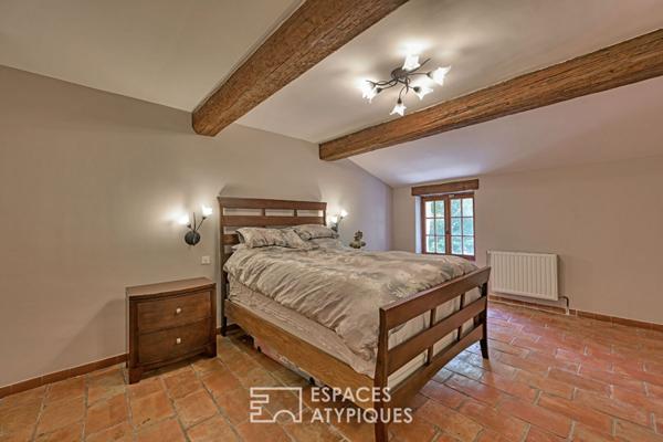 Mas de Caractère rénové sur domaine privé de 3,9 hectares