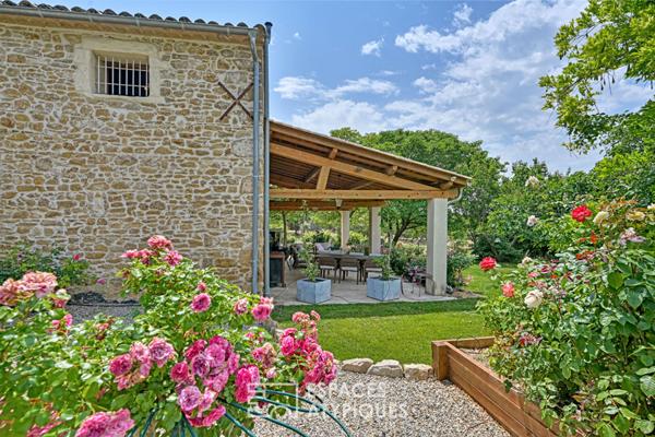 Mas de Caractère rénové sur domaine privé de 3,9 hectares