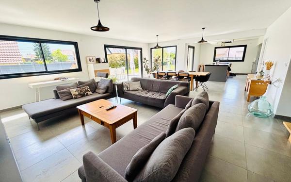 Maison à vendre    6 pièces •  Changé