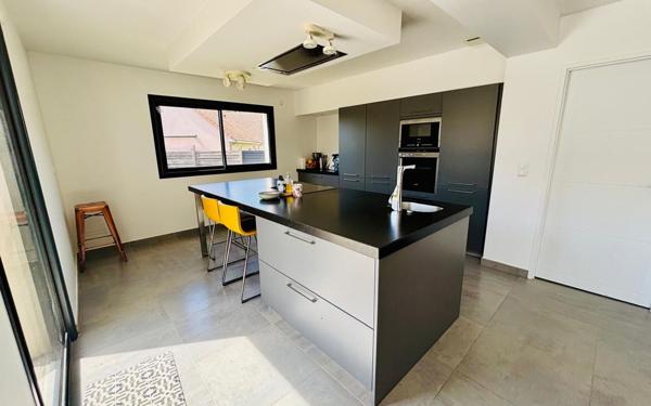 Maison à vendre    6 pièces •  Changé