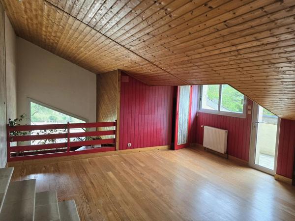 Maison d'architecte avec piscine et deux studios loués