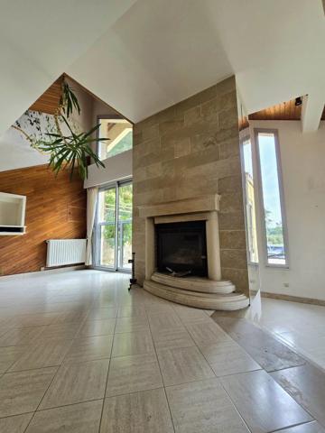 Maison d'architecte avec piscine et deux studios loués