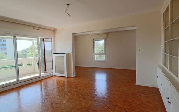 Appartement à louer    4 pièces •  Écully