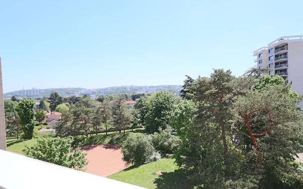 Appartement à louer    4 pièces •  Écully