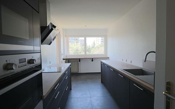 Appartement à louer    4 pièces •  Écully