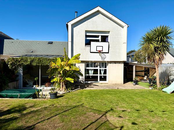 Vente
                Maison130 m² - 6 Pièces -
                    CHERBOURG EN COTENTIN (50120)