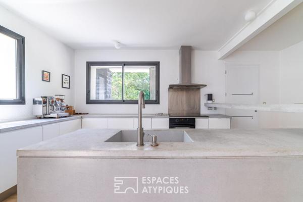 Maison d’architecte avec piscine dans un environnement préservé à PUYGOUZON