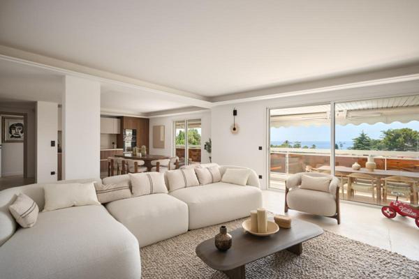 Cannes Californie Élégance et Sérénité : Appartement de Prestige avec Vue Mer Panoramique
