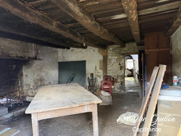 Maison en pierre à rénover – Fort potentiel – Saint-Servant