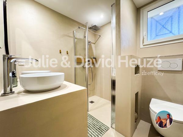 Maison
         5 pièces
        - 140 m² Bien prestige 1 060 000 € *