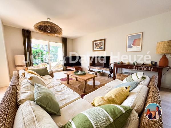 Maison
         5 pièces
        - 140 m² Bien prestige 1 060 000 € *