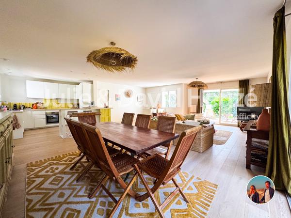 Maison
         5 pièces
        - 140 m² Bien prestige 1 060 000 € *