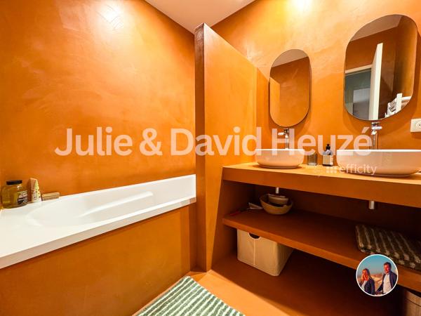 Maison
         5 pièces
        - 140 m² Bien prestige 1 060 000 € *