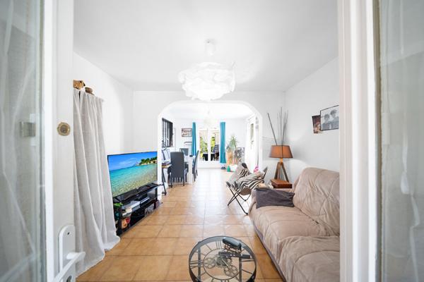 EXCLUSIVITÉ NESTENN ! CHARMANTE MAISON FAMILIALE AVEC LOGEMENT INDÉPENDANT À CHÂTENOY-LE-ROYAL