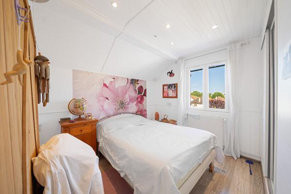 EXCLUSIVITÉ NESTENN ! CHARMANTE MAISON FAMILIALE AVEC LOGEMENT INDÉPENDANT À CHÂTENOY-LE-ROYAL