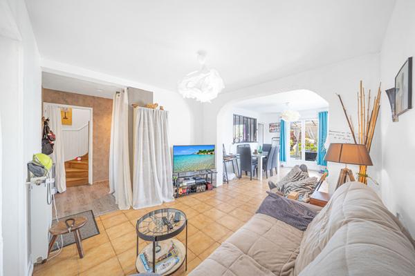 EXCLUSIVITÉ NESTENN ! CHARMANTE MAISON FAMILIALE AVEC LOGEMENT INDÉPENDANT À CHÂTENOY-LE-ROYAL