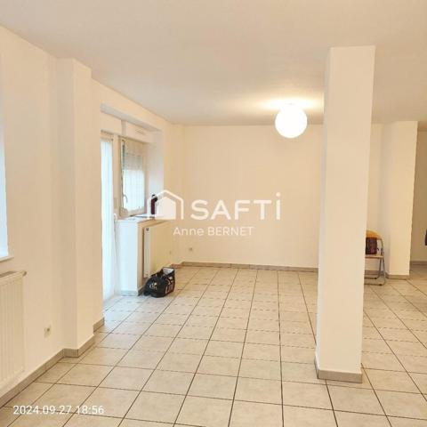 IDEALEMENT SITUE DANS UNE BELLE COPROPRIETE