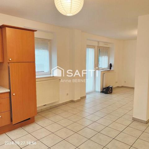 IDEALEMENT SITUE DANS UNE BELLE COPROPRIETE