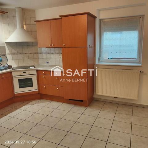 IDEALEMENT SITUE DANS UNE BELLE COPROPRIETE