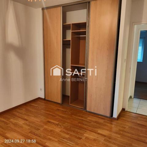 IDEALEMENT SITUE DANS UNE BELLE COPROPRIETE