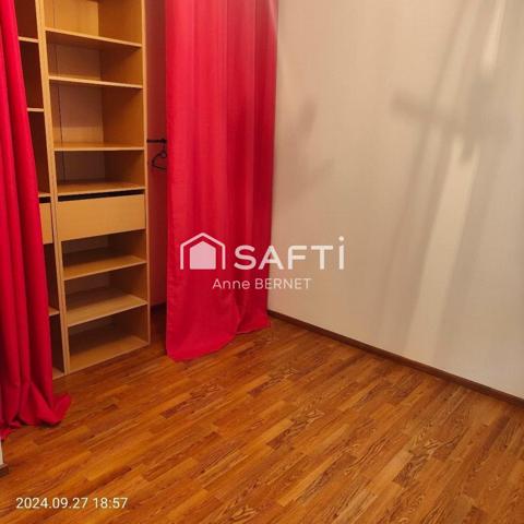 IDEALEMENT SITUE DANS UNE BELLE COPROPRIETE