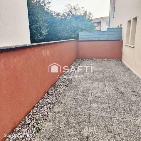 IDEALEMENT SITUE DANS UNE BELLE COPROPRIETE