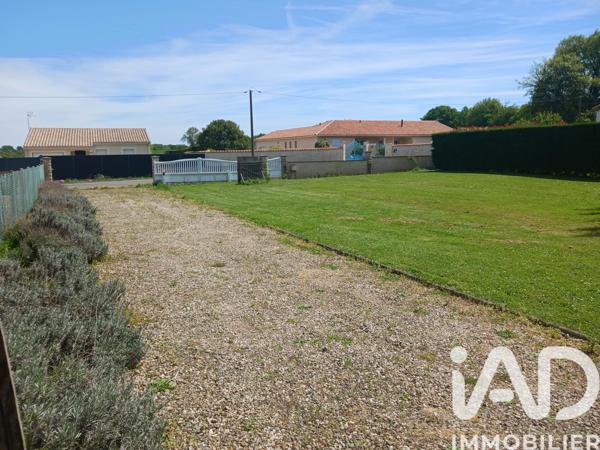 Terrain à vendre 1 213 m² Gençay