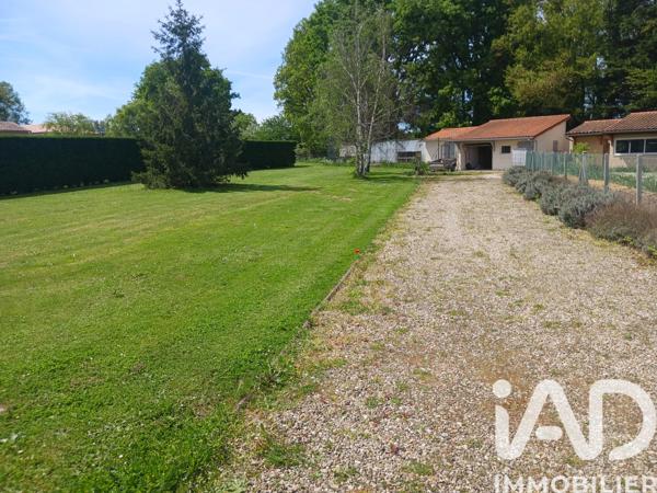 Terrain à vendre 1 213 m² Gençay