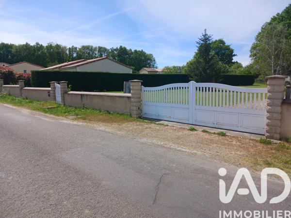 Terrain à vendre 1 213 m² Gençay