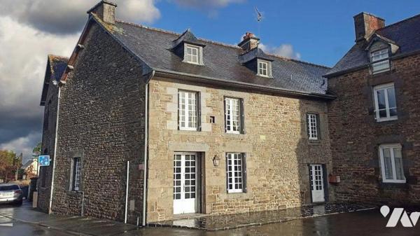 Maison de Bourg comprenant : 
Au rez-de-chaussée : Entrée sur séjour cuisine avec cheminée HS,...